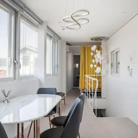 Ziip Hills 3 Apartment